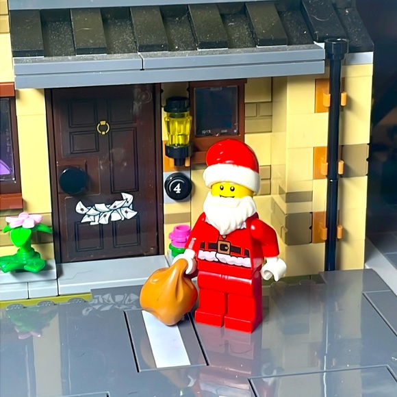 Lego Santa - Picture 5 of 5